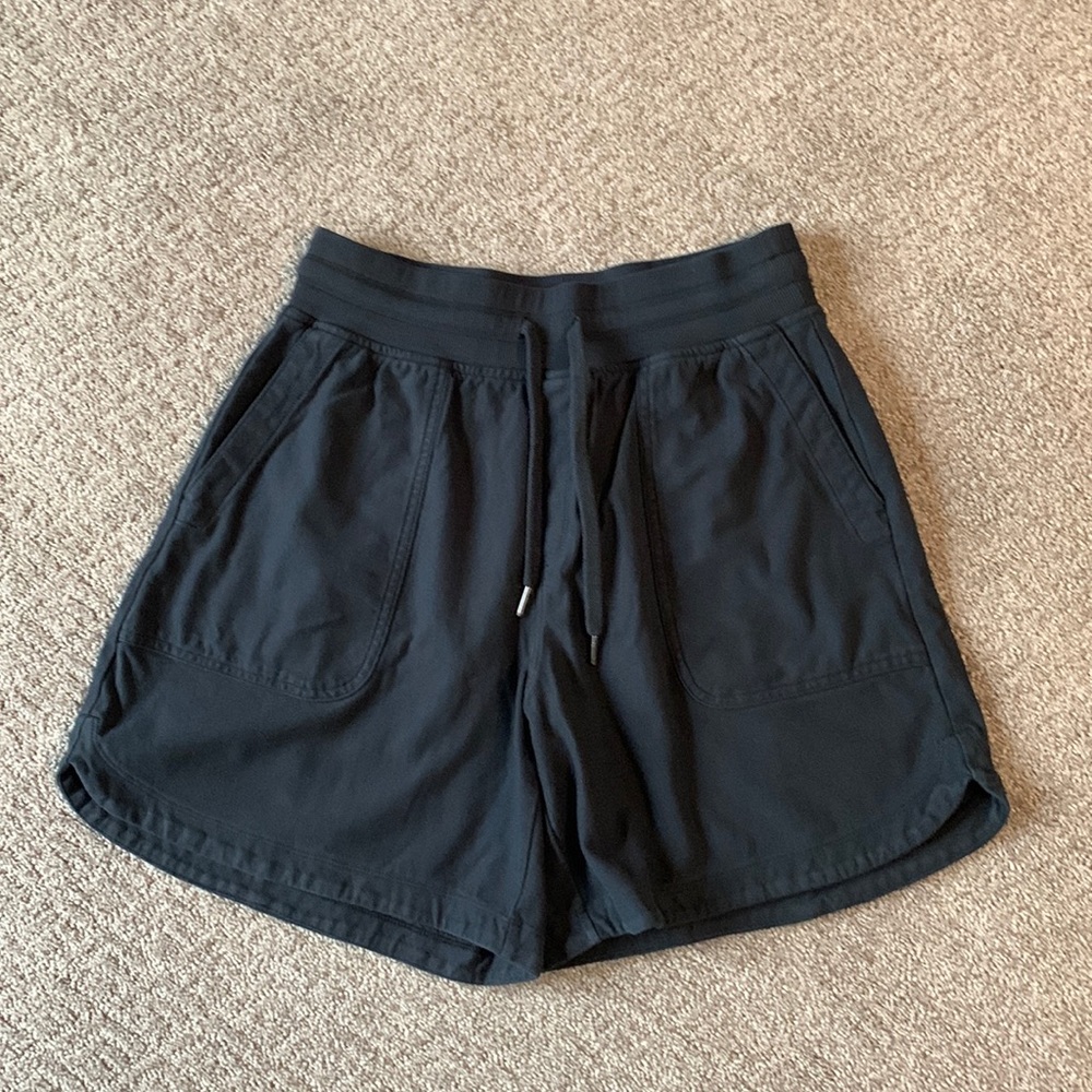 Athleta Farallon Midi Shorts Sz S